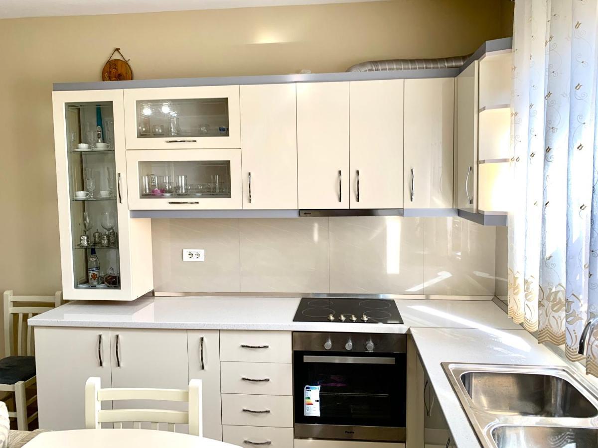 Syzo Apartments Pogradec Bagian luar foto