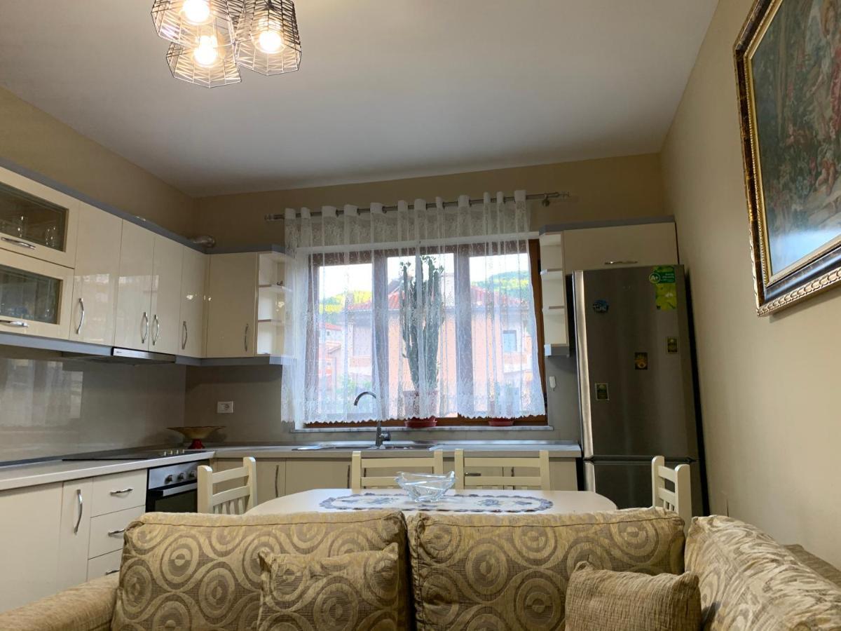 Syzo Apartments Pogradec Bagian luar foto