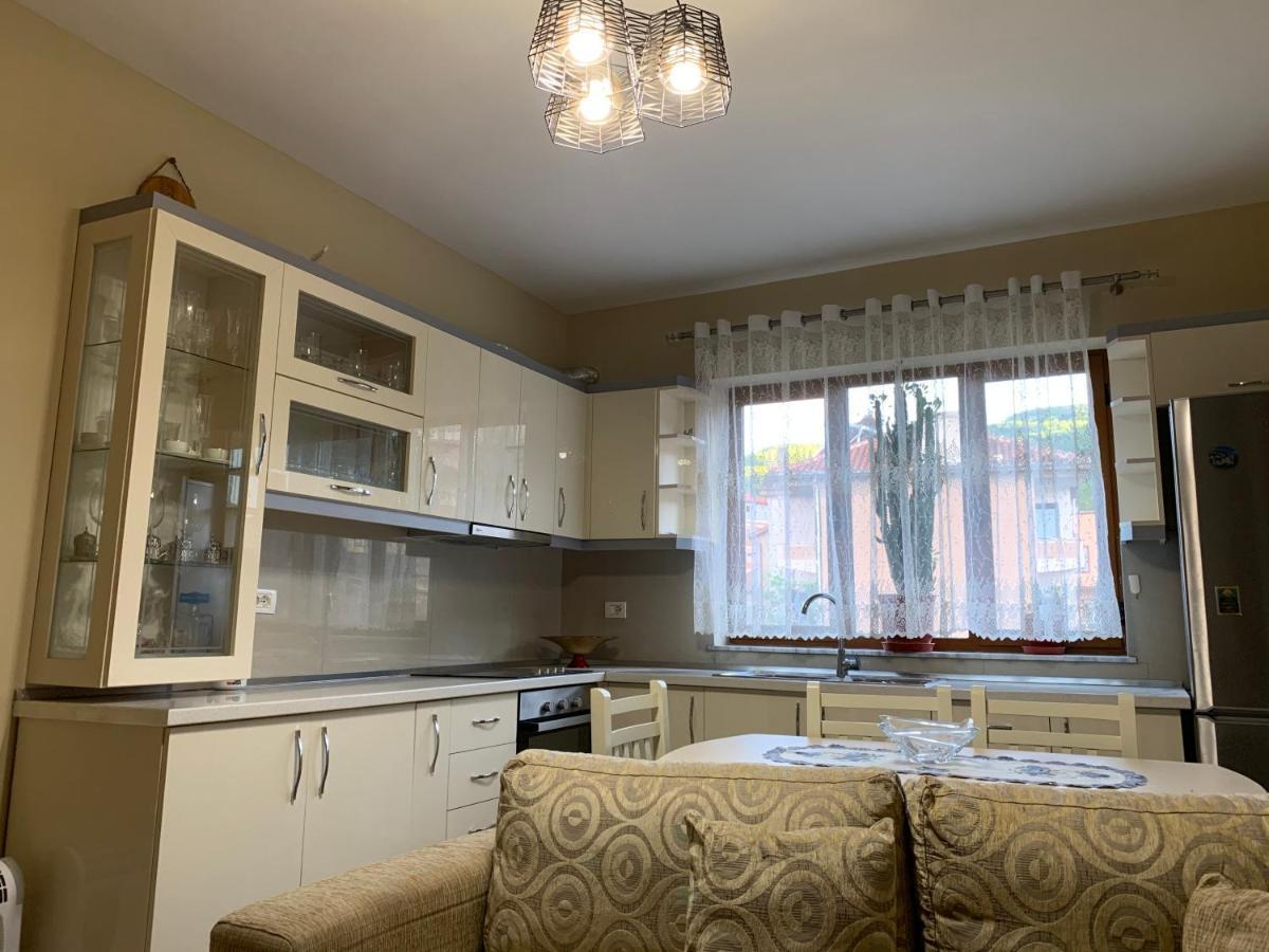 Syzo Apartments Pogradec Bagian luar foto