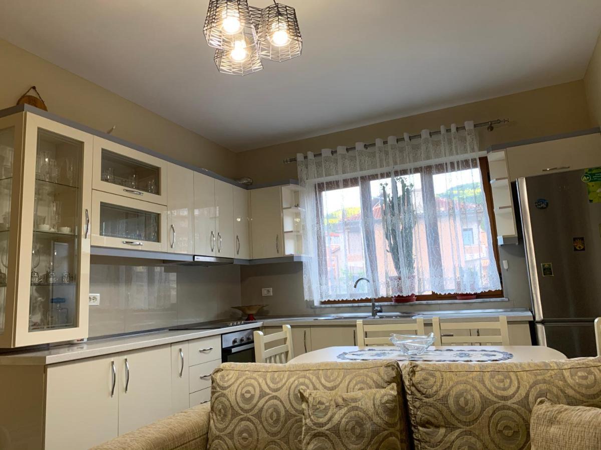 Syzo Apartments Pogradec Bagian luar foto
