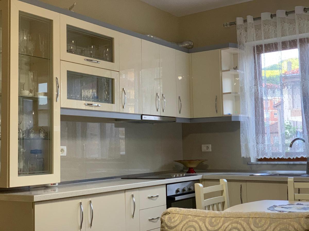 Syzo Apartments Pogradec Bagian luar foto